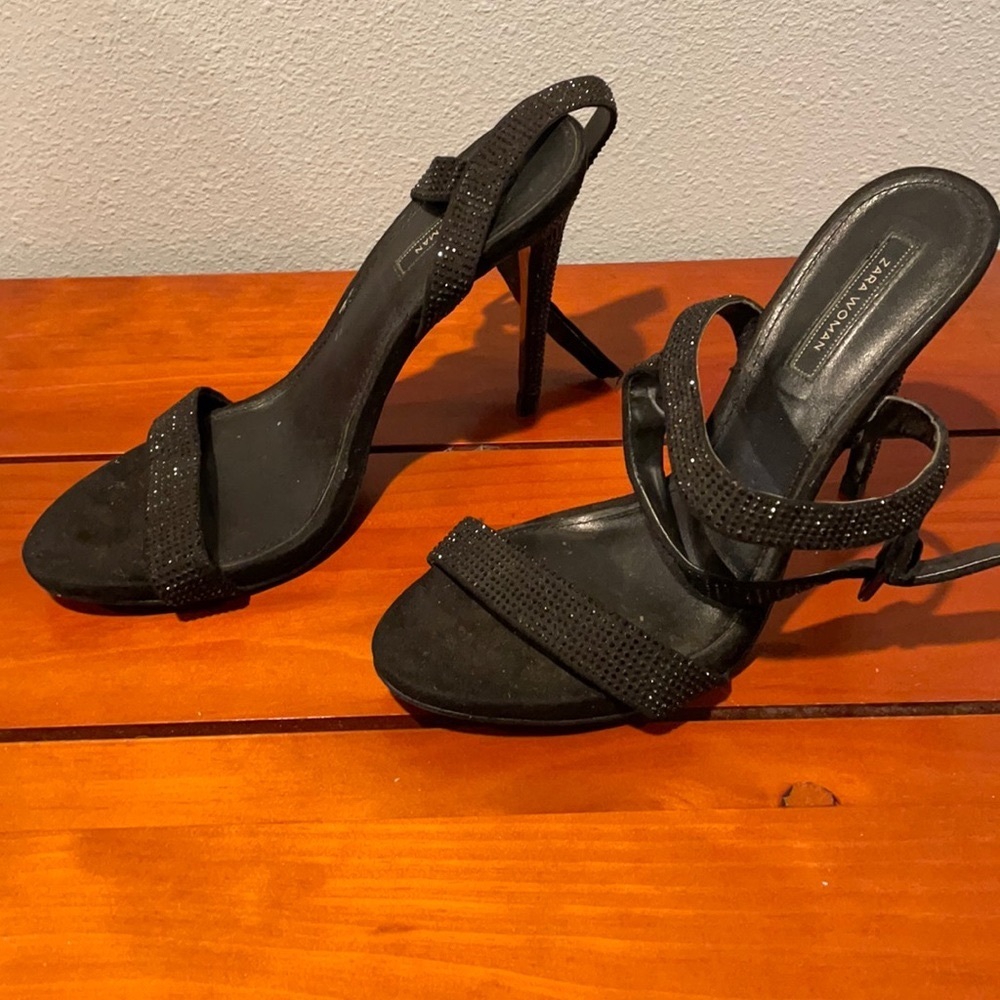 🎉HP🎉 Zara Woman black bedazzled stiletto heel.